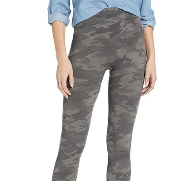 NWT SPANX Look At Me Now Cropped Leggings in Sage Camo.  Sz: Large - Picture 2 of 7